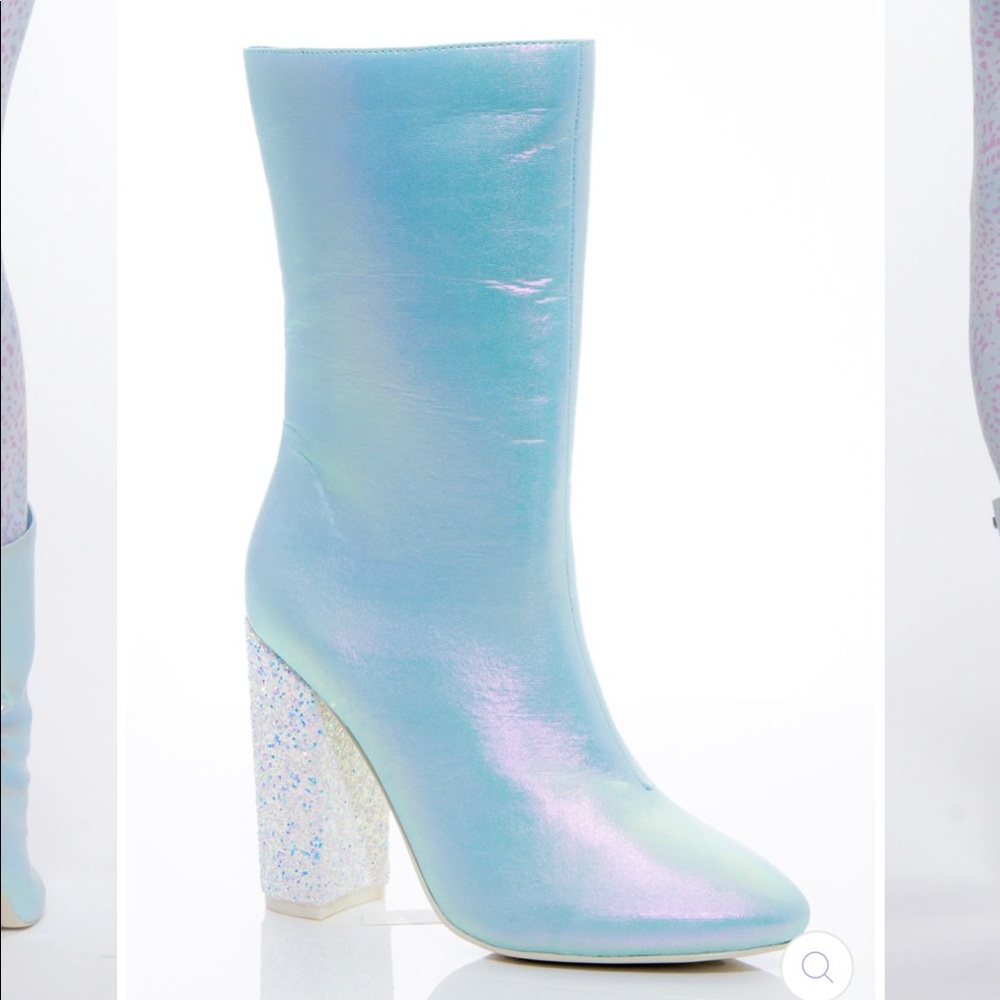 New in Box iridescent blue Sparkl Fairy boots 8